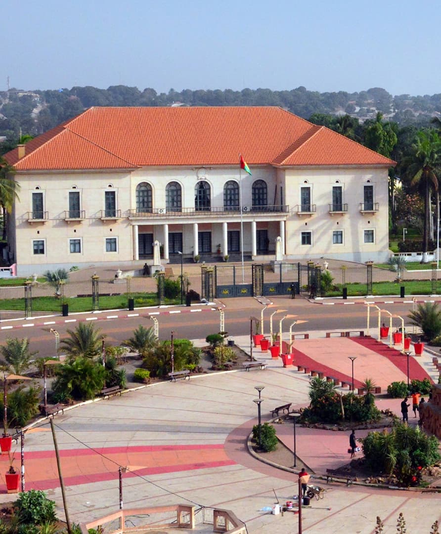 O palácio presidencial e a sua esplanada, na praça dos Heróis Nacionais, em Bissau