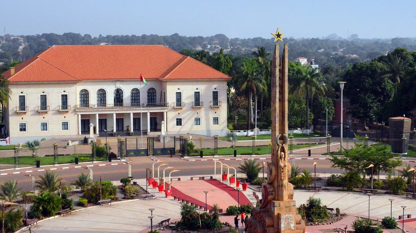 O palácio presidencial e a sua esplanada, na praça dos Heróis Nacionais, em Bissau