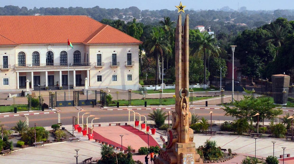 O Monumento aos Heróis da Independência, na esplanada da praça dos Heróis Nacionais, em Bissau